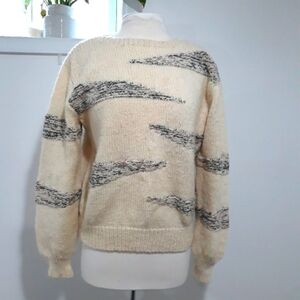 Handmade wool Long-Sleeve sweater size Medium